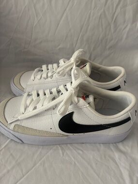Nike Blazer Low 77 (GS) Sneakers